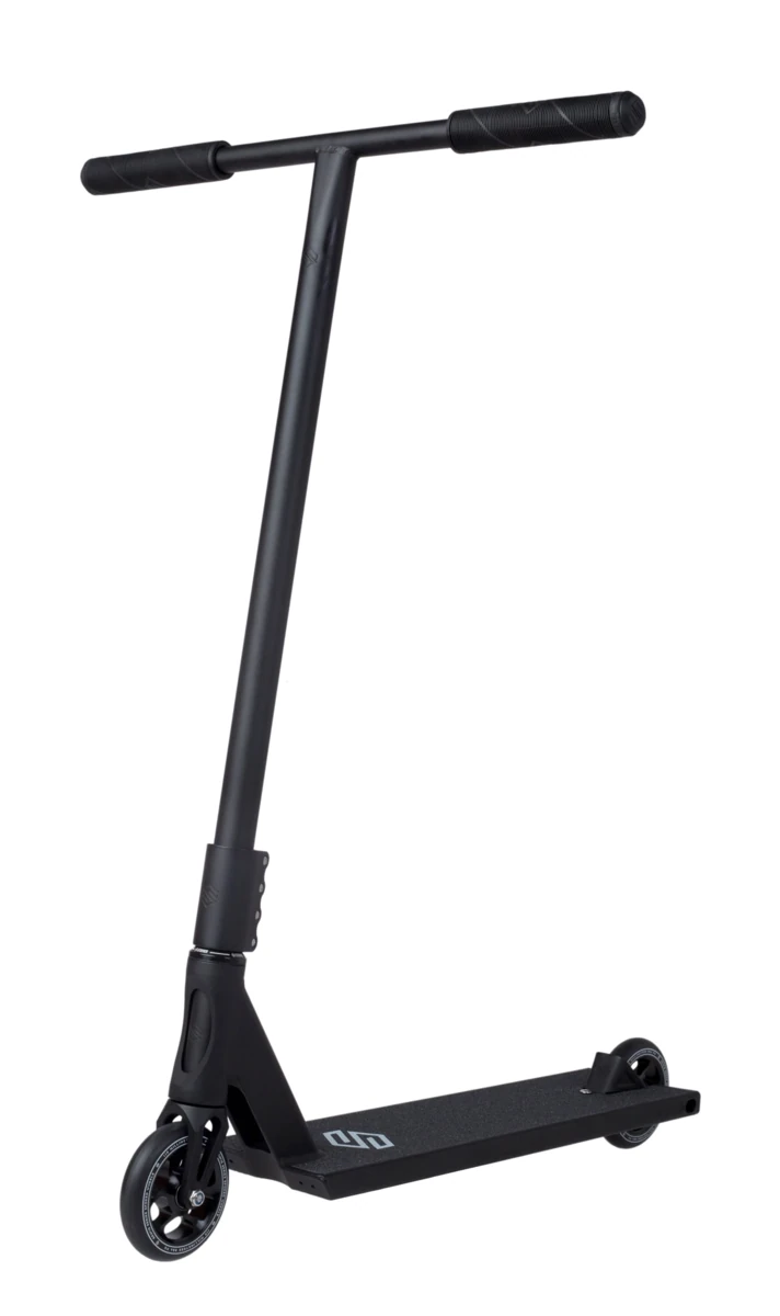 Striker Gravis L